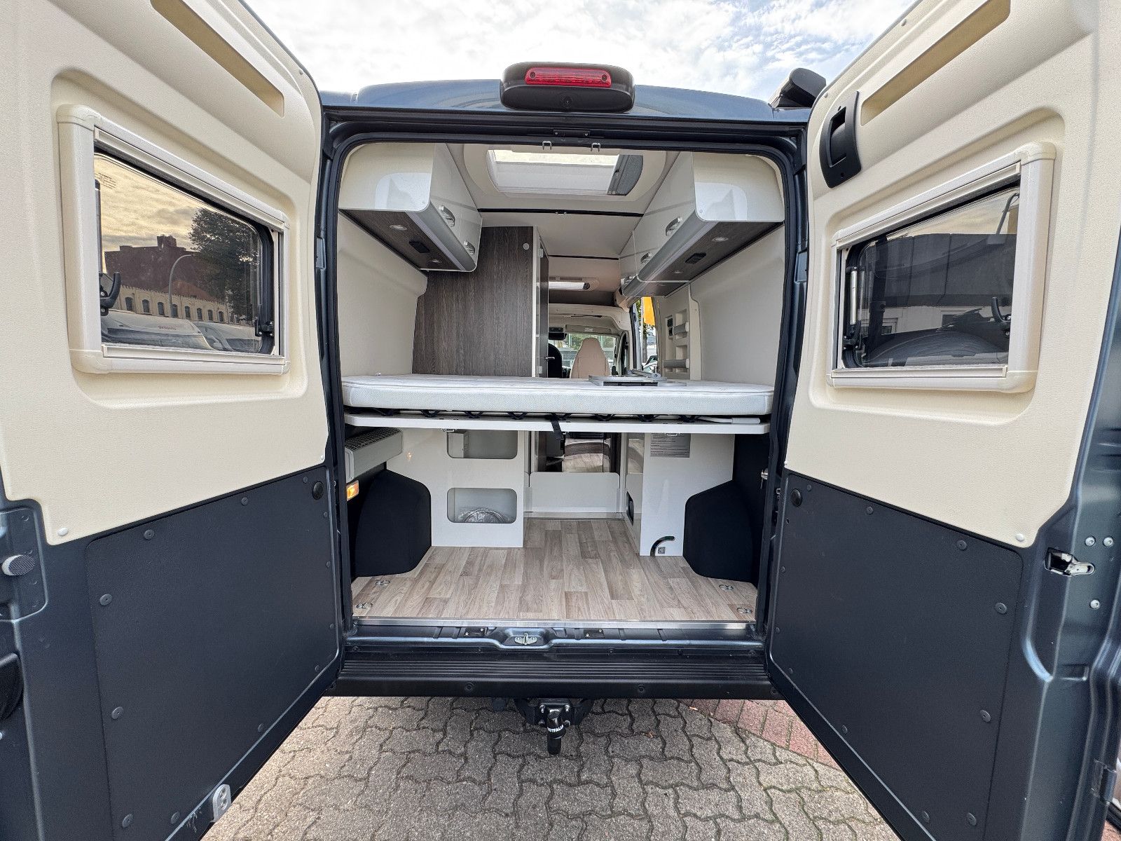 Fahrzeugabbildung Westfalia Columbus 601 D 4 SCHLAFPLÄTZE SOLAR AHK 1.HAND
