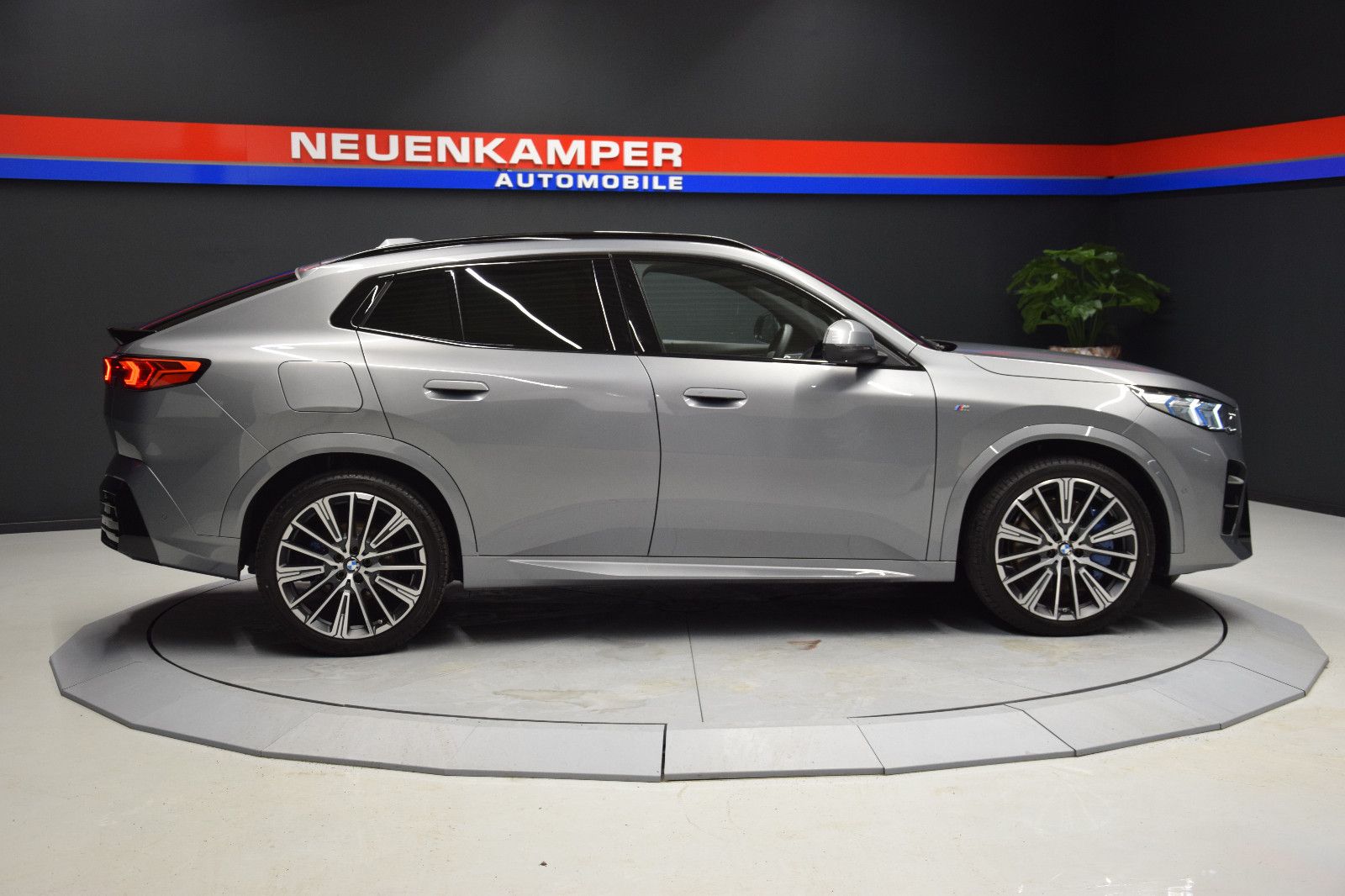 Fahrzeugabbildung BMW X2 20d xDrive M Sport 360° Pano HuD AHK h/k ACC