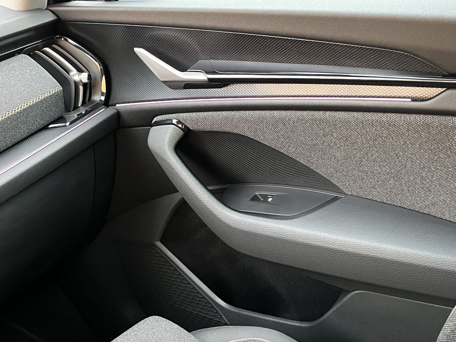 Fahrzeugabbildung SKODA Kodiaq 2.0 TDI DSG*7-Sitzer*ACC*ViCo*SHZ*LED**