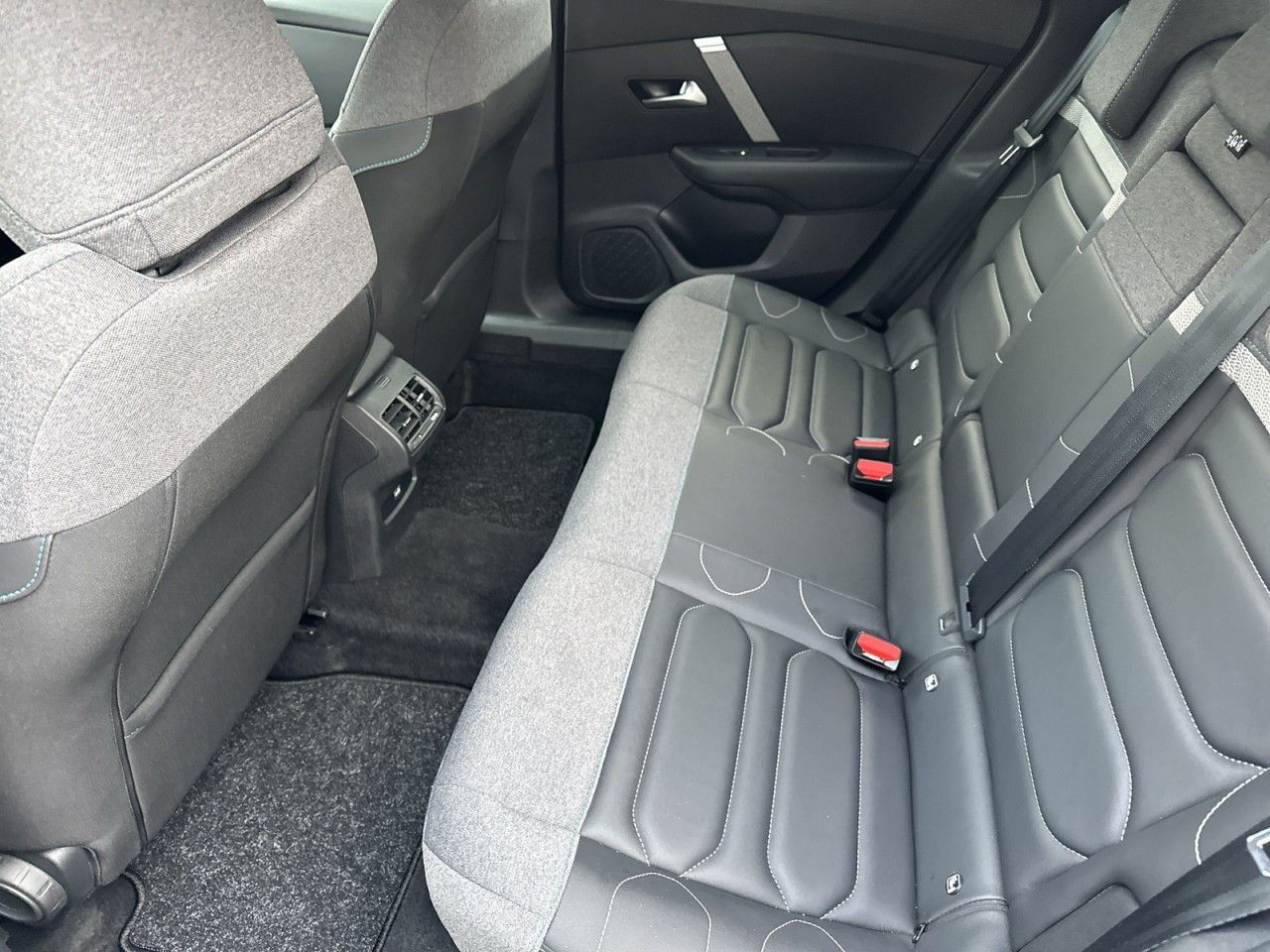 Fahrzeugabbildung Citroën C4 PureTech 130 SHINE