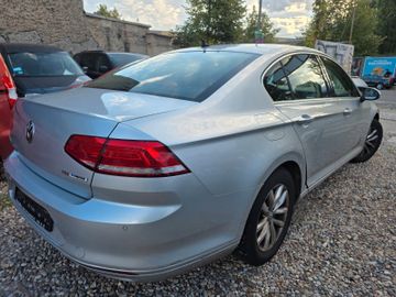 Volkswagen Passat - 4