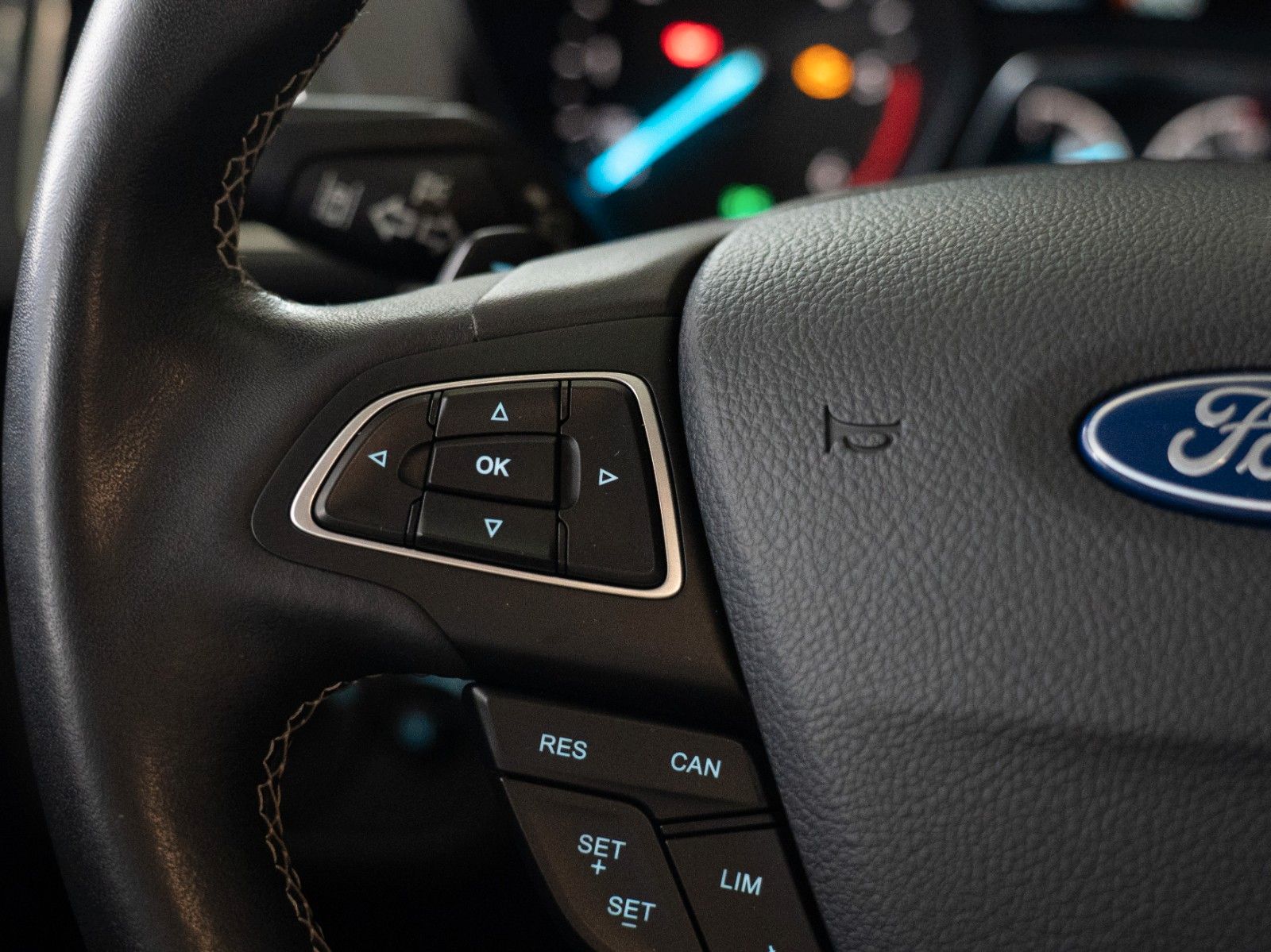 Fahrzeugabbildung Ford Kuga Vignale/4x4/AUTOMATIK/KAMERA/NAVIGATION/LED