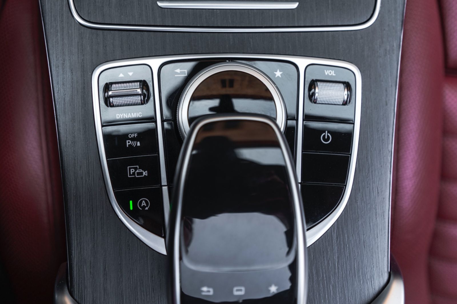 Fahrzeugabbildung Mercedes-Benz C 300 4MATIC AMG BURMESTER 360° LED TOTW SZH