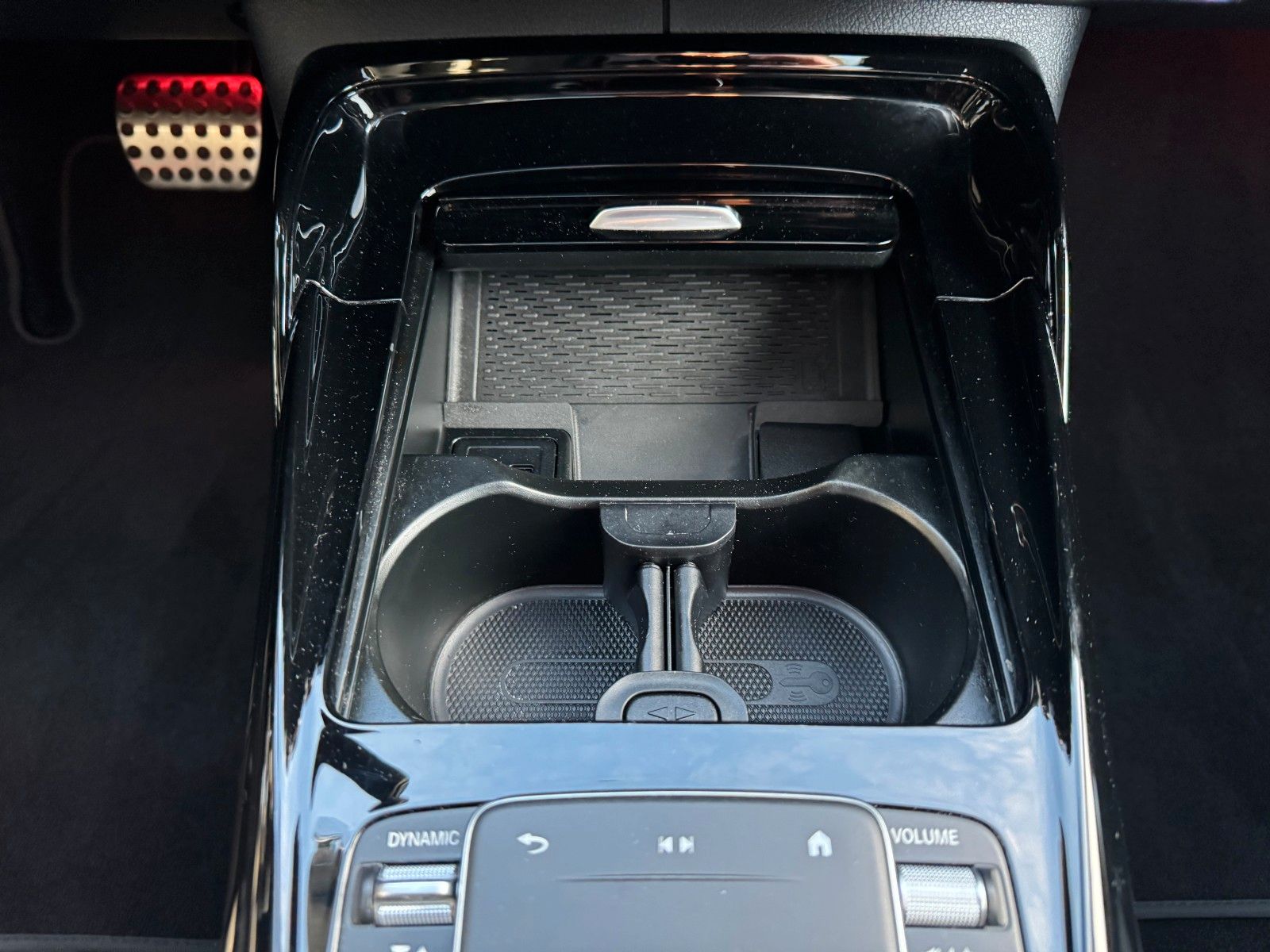 Fahrzeugabbildung Mercedes-Benz CLA 45 AMG+Aerodynamic+Pano+Burm+Multikontur+