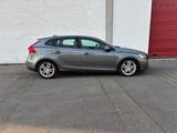 Volvo V40 T2 Geartronic Momentum - Volvo V40 Gebrauchtwagen in Hamburg