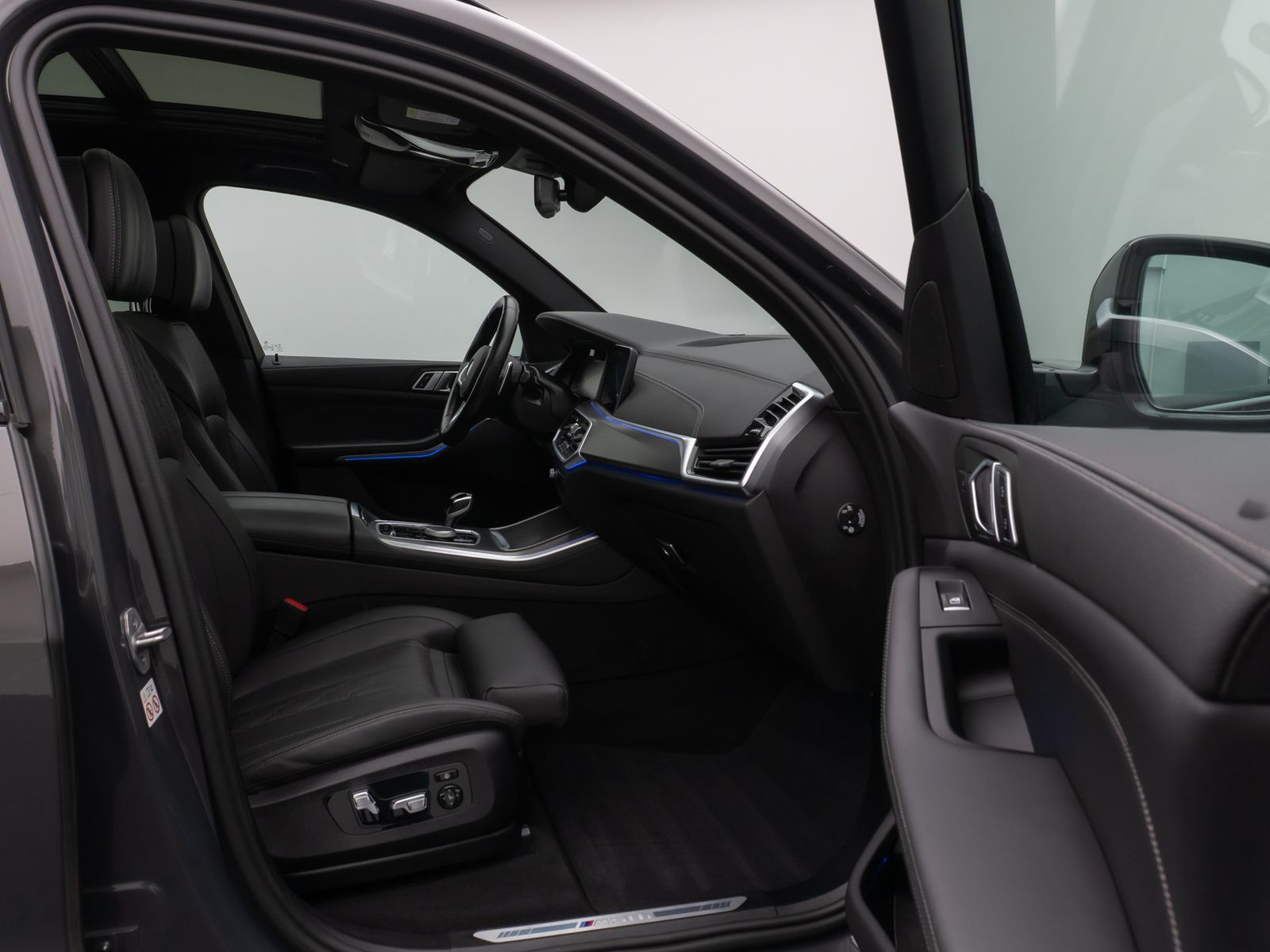 Fahrzeugabbildung BMW X5 M50i Panoram 360°HUD DAB HiFi Massage AHK 22"