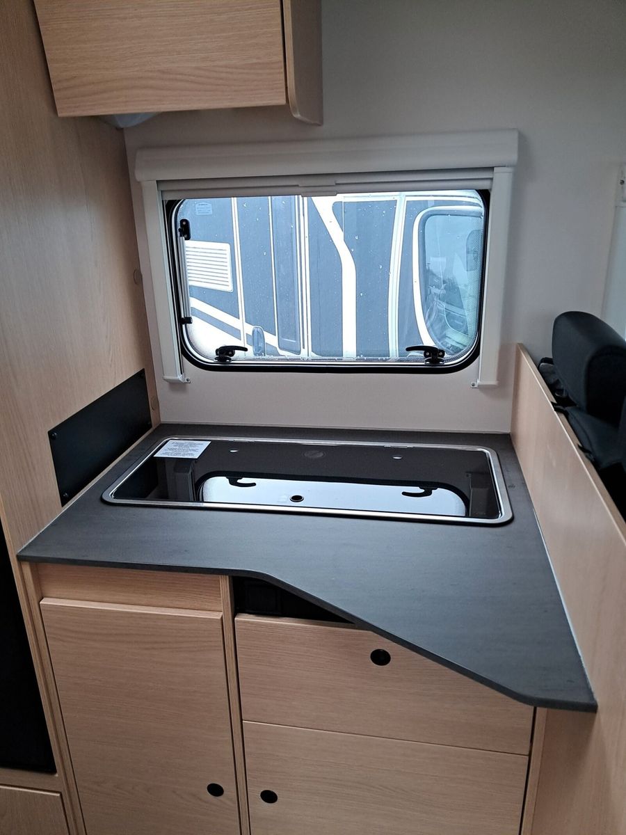 Fahrzeugabbildung Sunlight Sub TS 67 Premiere Deal, Markise, Fahrradträger