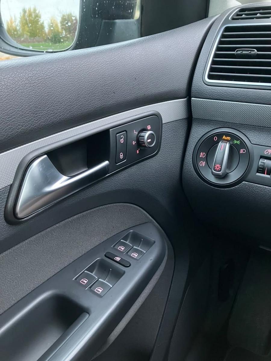 Volkswagen Touran 2012 — photo 15