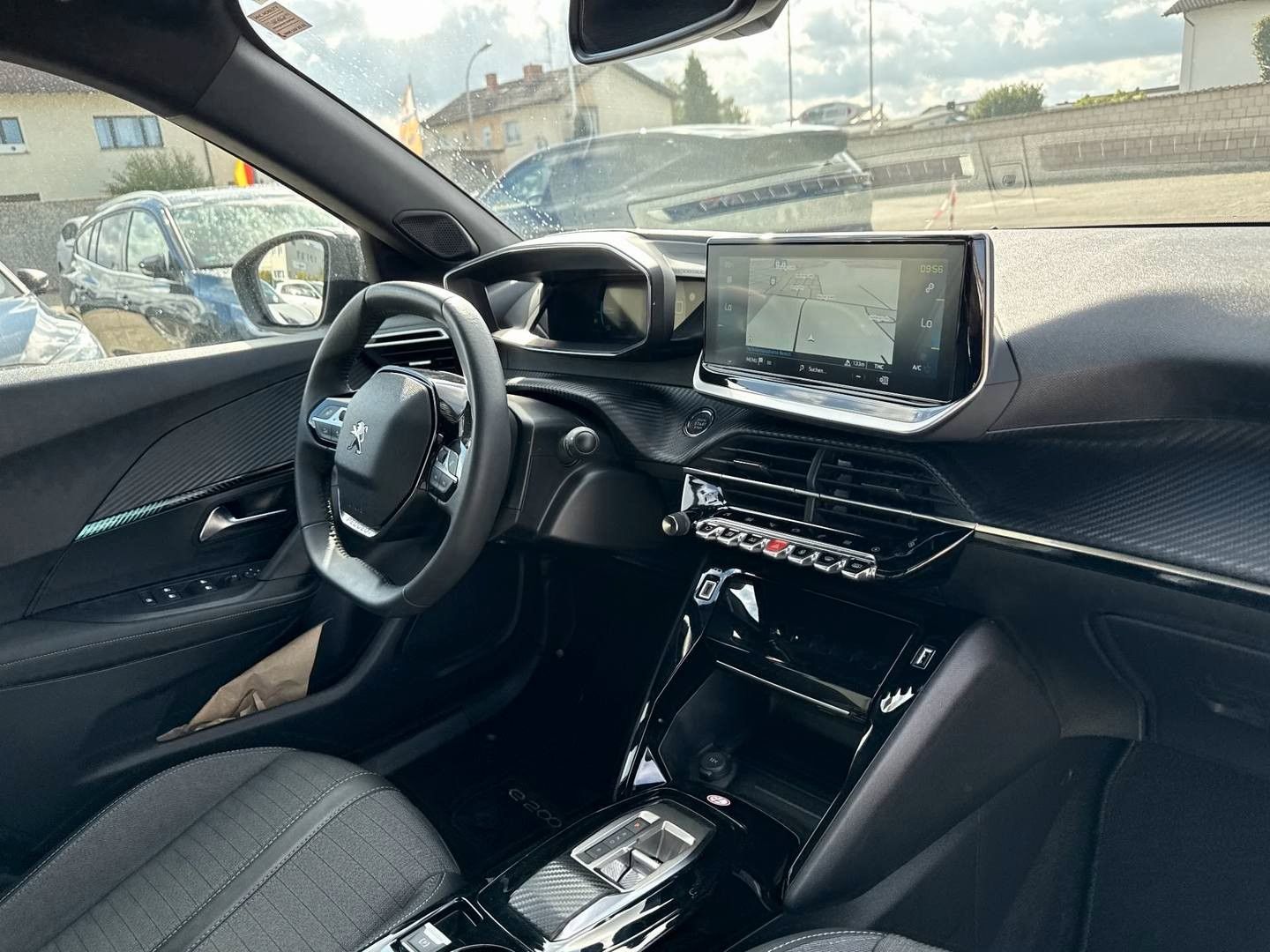 Fahrzeugabbildung Peugeot 2008 e- Allure Pack NAVI KAMERA 8-FACH SITZH. 1H