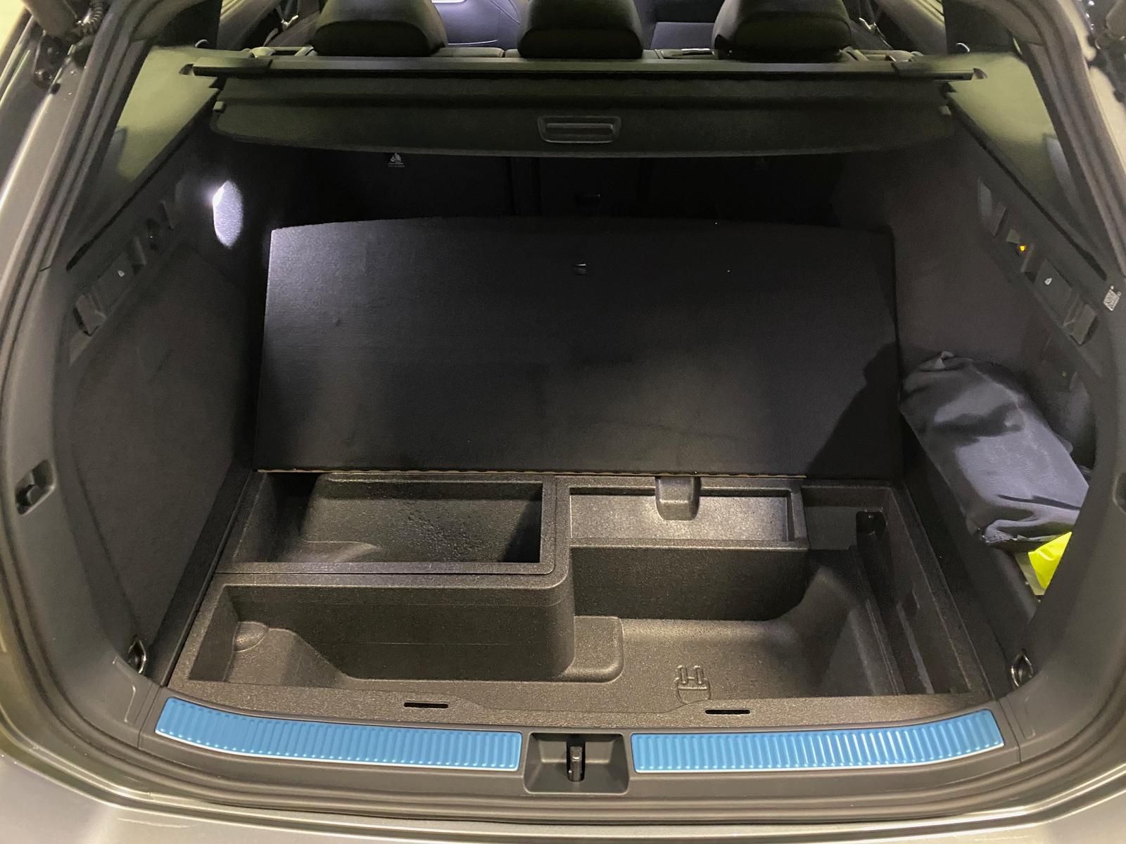 Fahrzeugabbildung Volkswagen Passat Variant 1.5 TSI eHybrid DCC R-Line