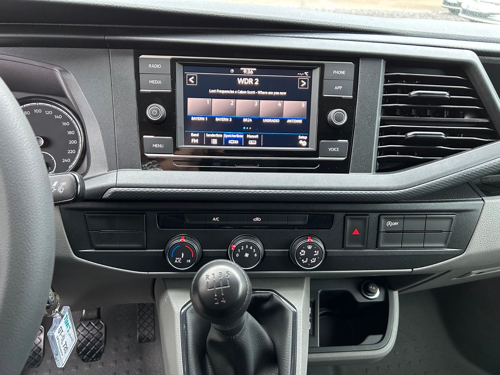 Fahrzeugabbildung Volkswagen T6.1 Transporter 2,0 TDI Klima FWD