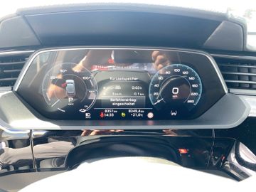 Audi Q8 e-tron - 10