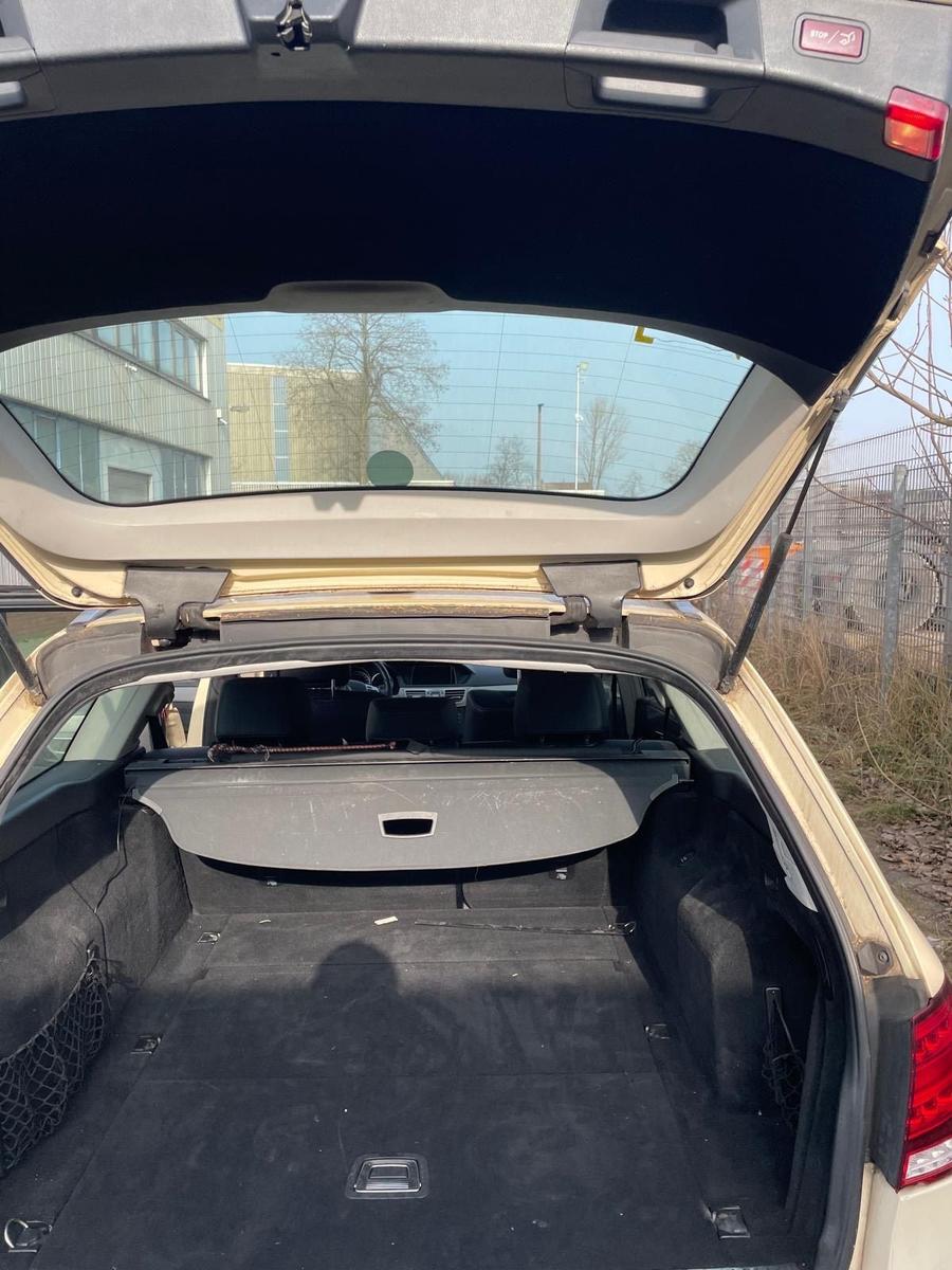 Mercedes-Benz E200 2015 — photo 10