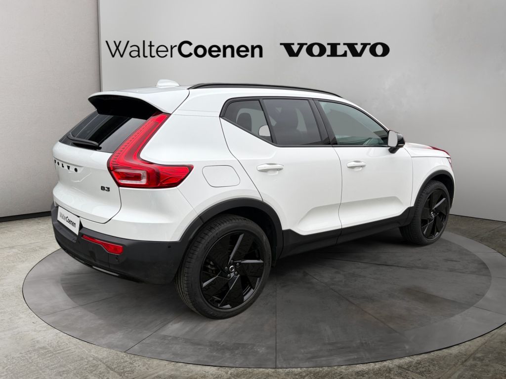 VOLVO XC40 B3 B DKG Plus Black Edition 360° Standheiz VOLVO XC40 B3 B DKG Plus Black Edition 360° Standheiz
