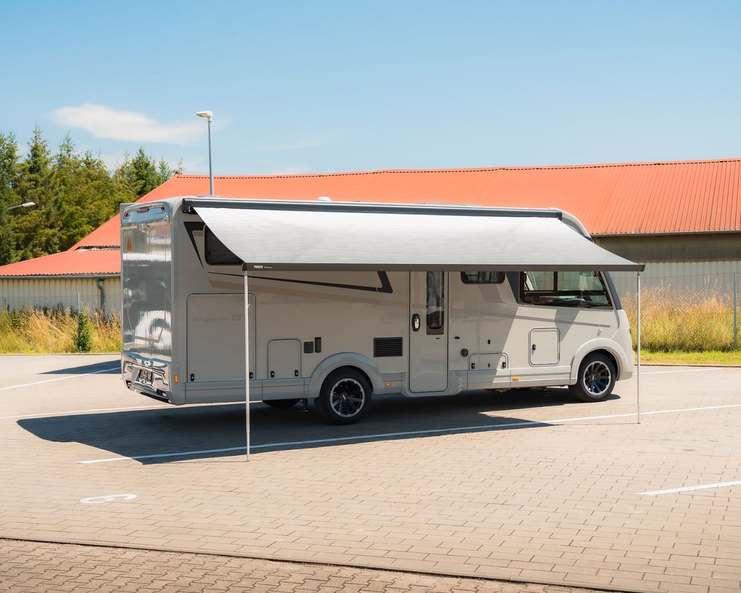 Fahrzeugabbildung Eura Mobil Integra Line 726 EF GT Delta / Hubstützen