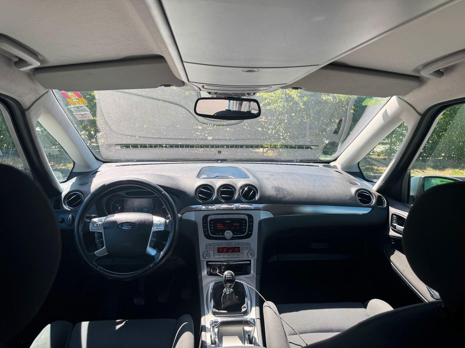 Ford Galaxy 2009 — photo 12