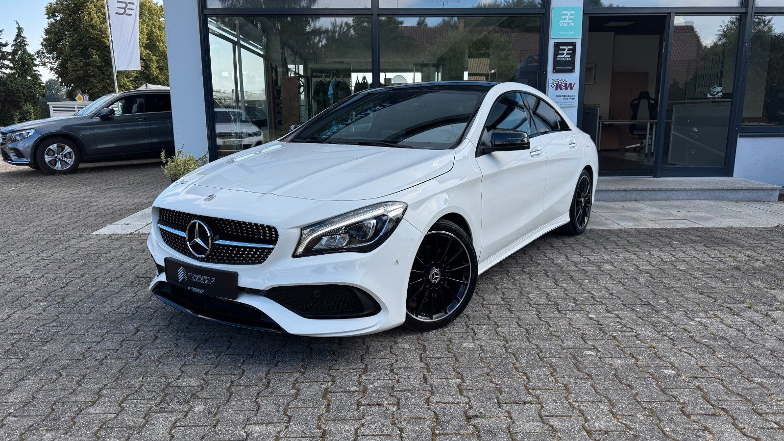 MERCEDES-BENZ CLA 220 4Matic AMG*Keyless*Pano*Kamera*LED*