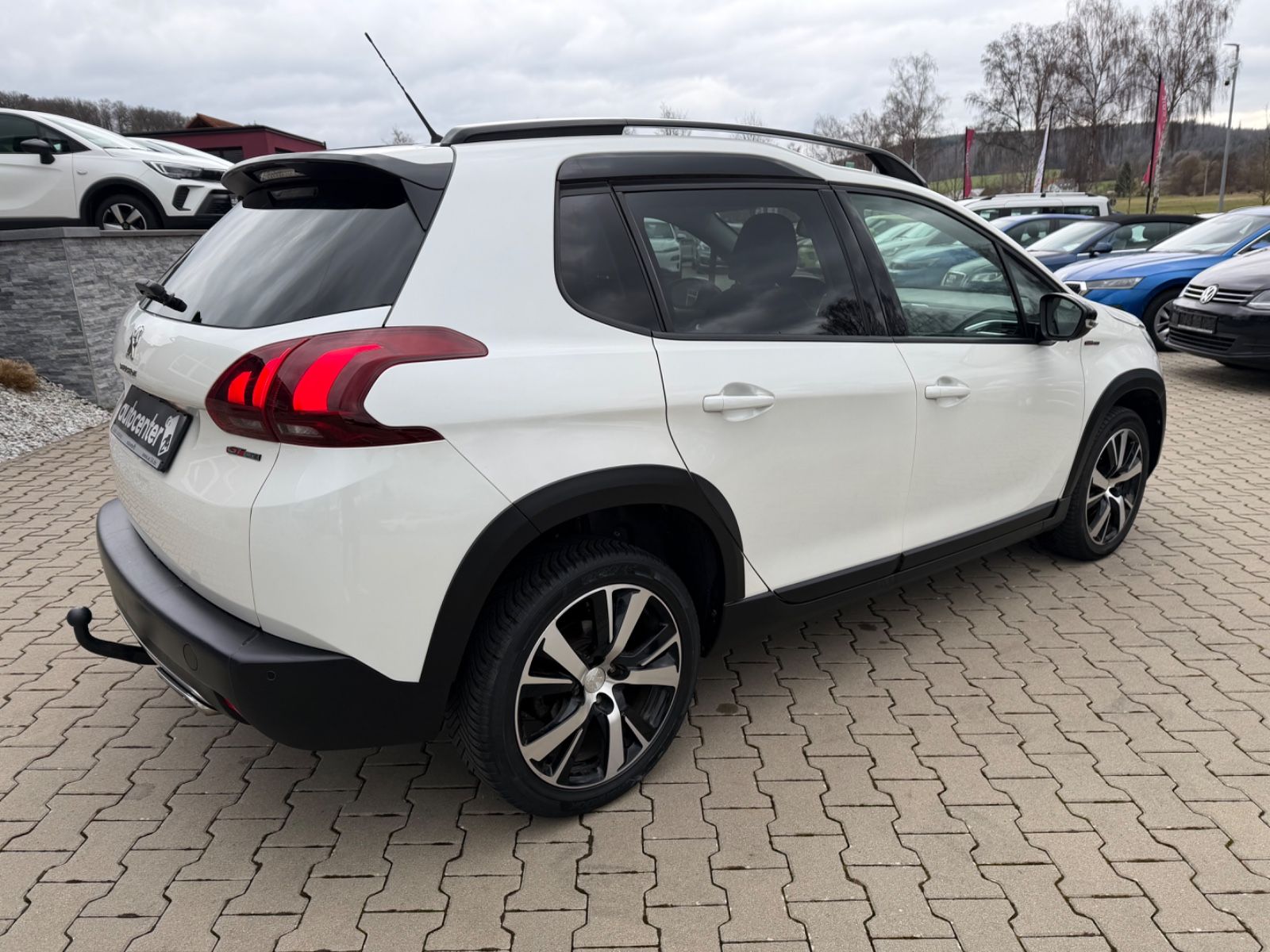 Fahrzeugabbildung Peugeot 2008 GT Line°Automatik°AHK°Pano°Kamera°Leder°