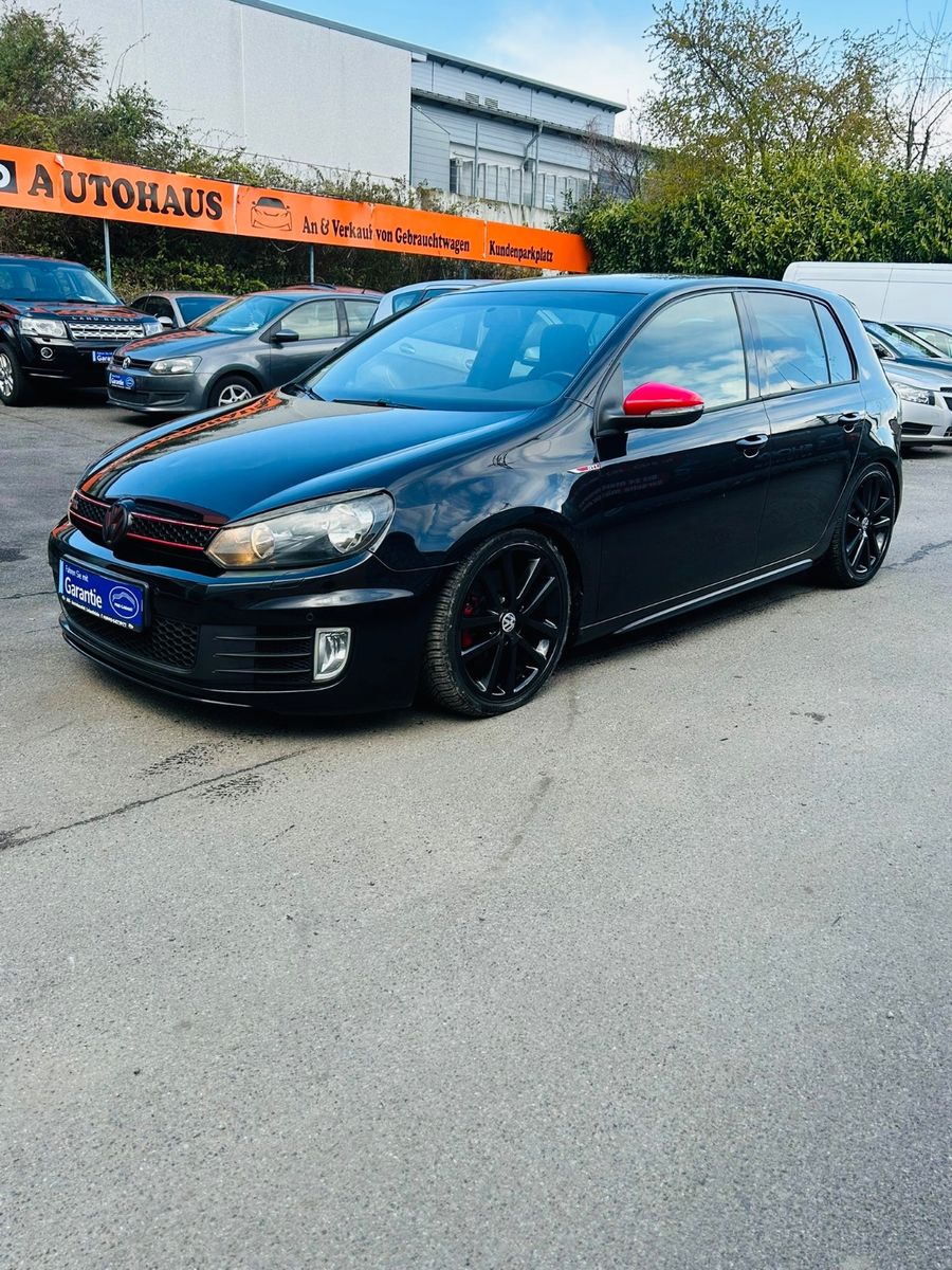 Volkswagen Golf - 1