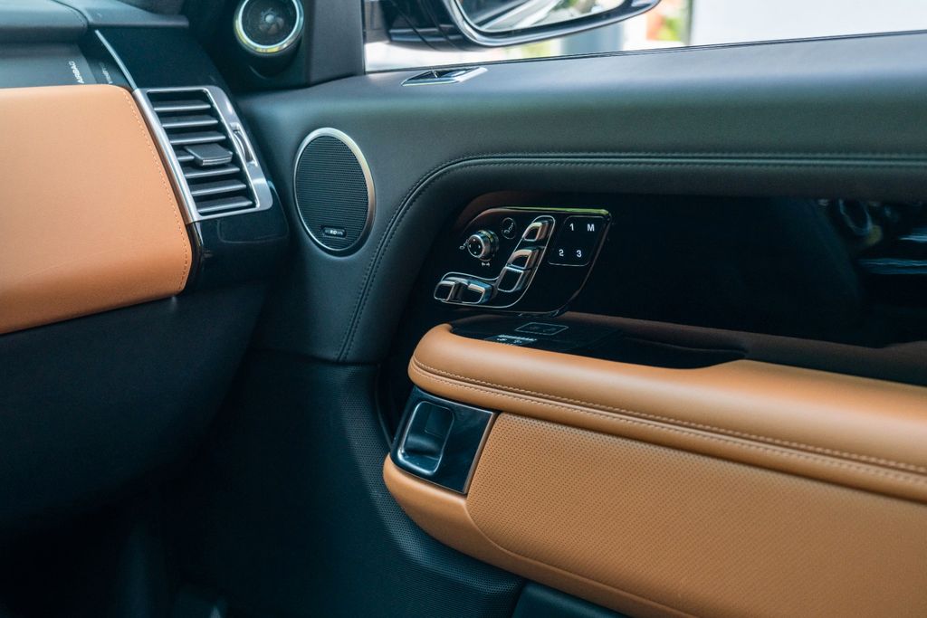 Land Rover RangeRover SV Autobiography Dynamic/ STANDHZG. Land Rover RangeRover SV Autobiography Dynamic/ STANDHZG.