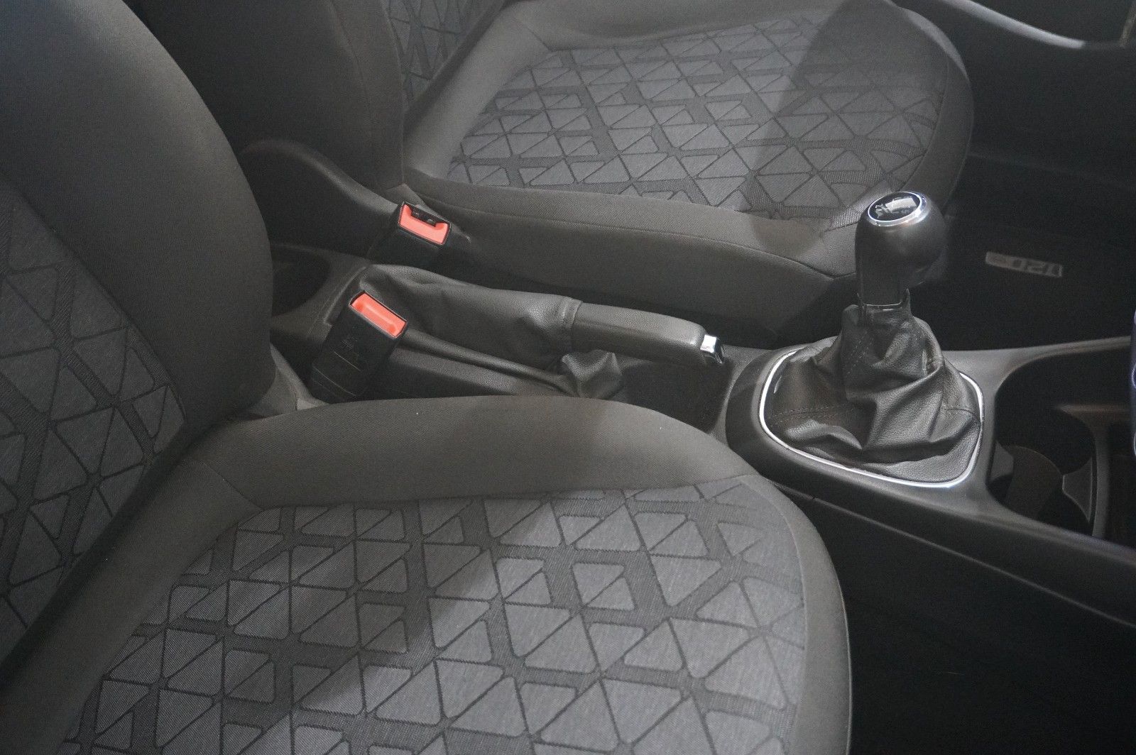 Fahrzeugabbildung Opel Corsa E 1.4 120 JAHRE 5-TÜR NAVI/SHZ/KAMERA/TEMP