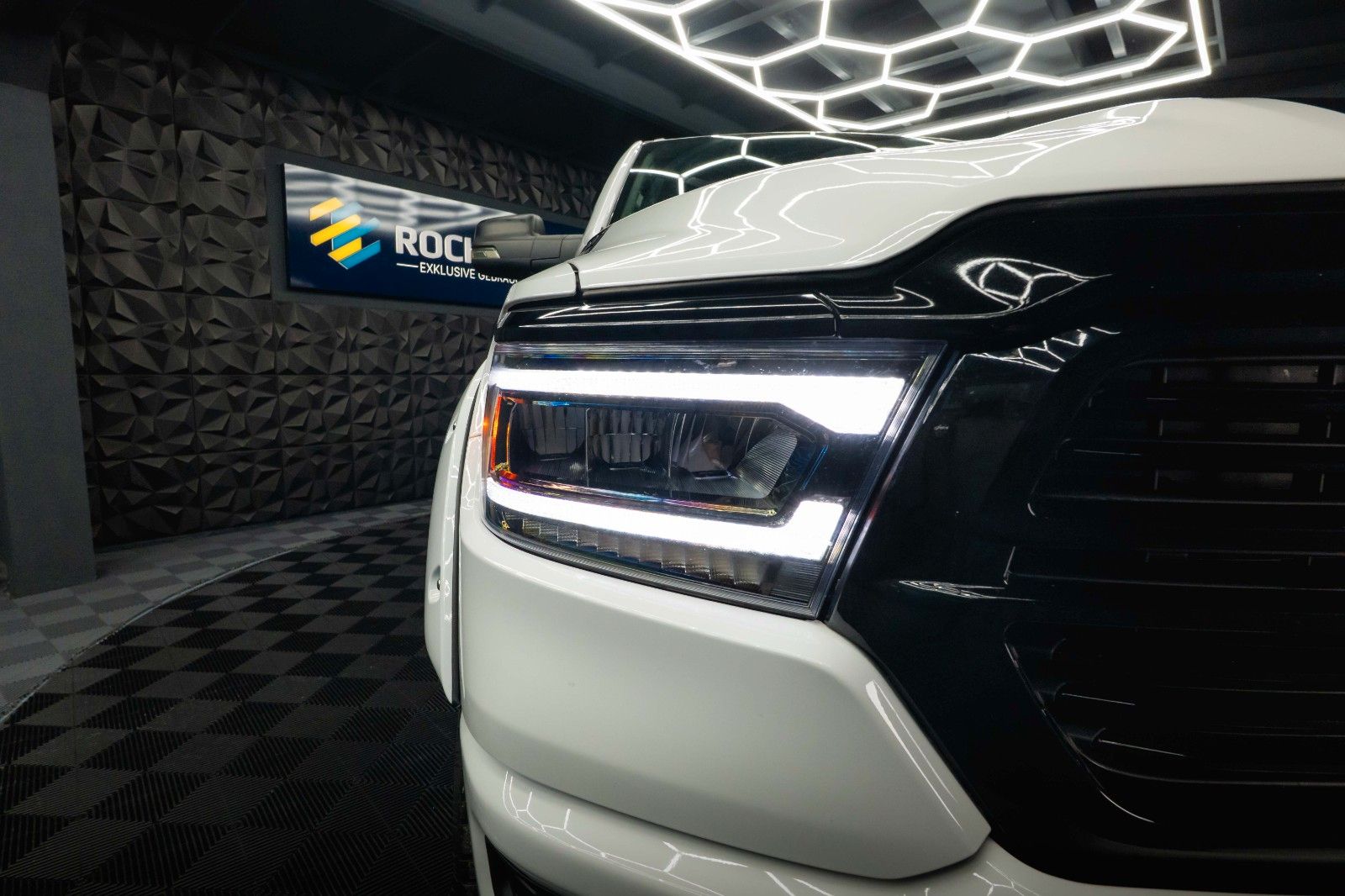 Fahrzeugabbildung Dodge RAM 5.7 V8 HEMI 4x4 LPG Offroad Night-Paket