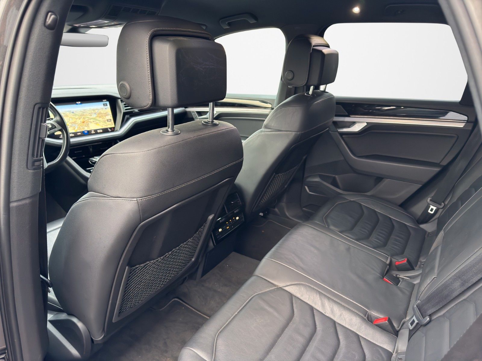 Fahrzeugabbildung Volkswagen TOUAREG 3.0 TDI 2xR-LINE HUD KAM TOTW ACTIV