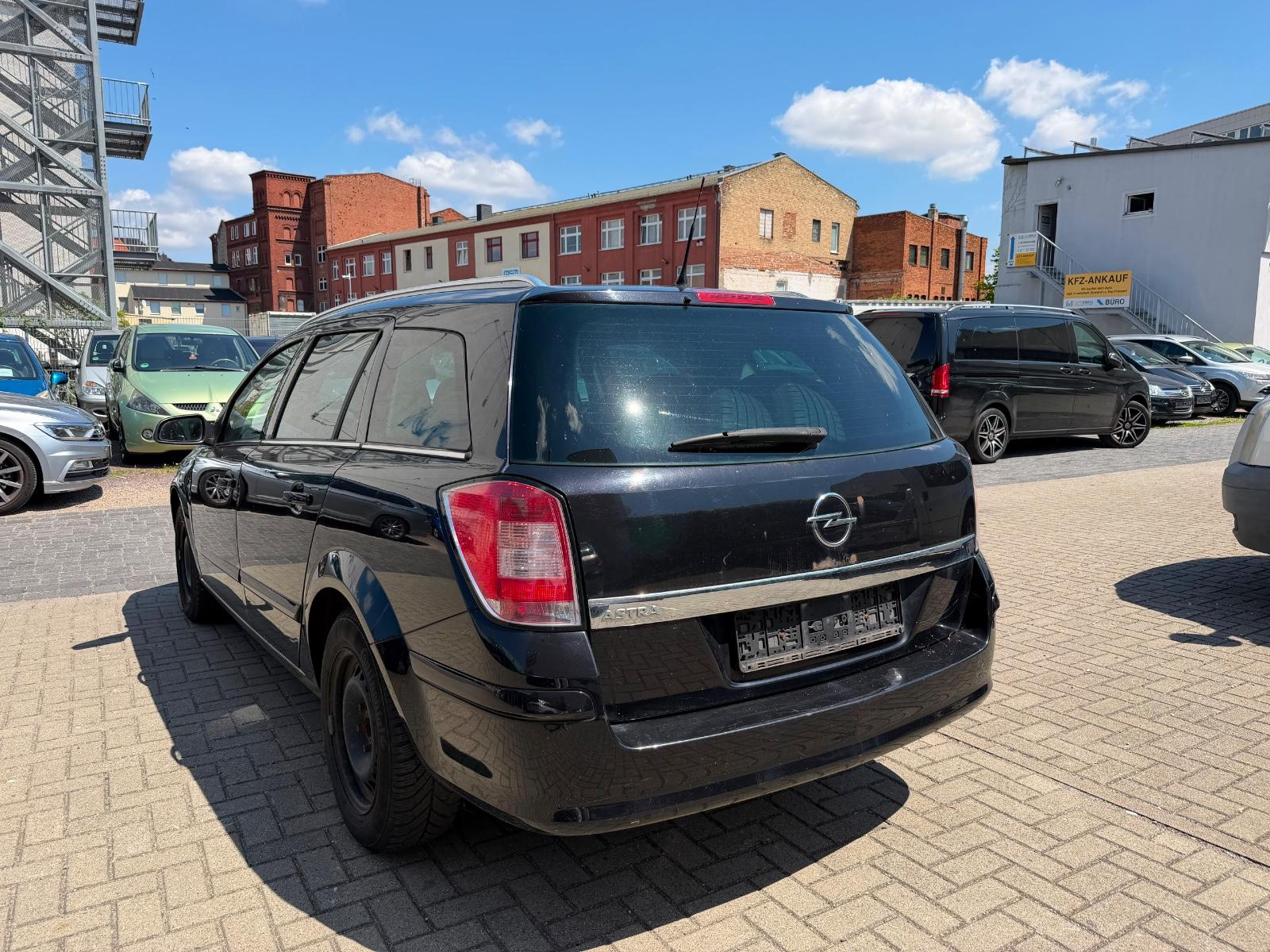 Opel Astra 2009 — photo 7