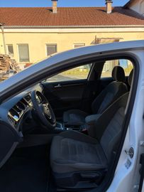Volkswagen Golf - 8