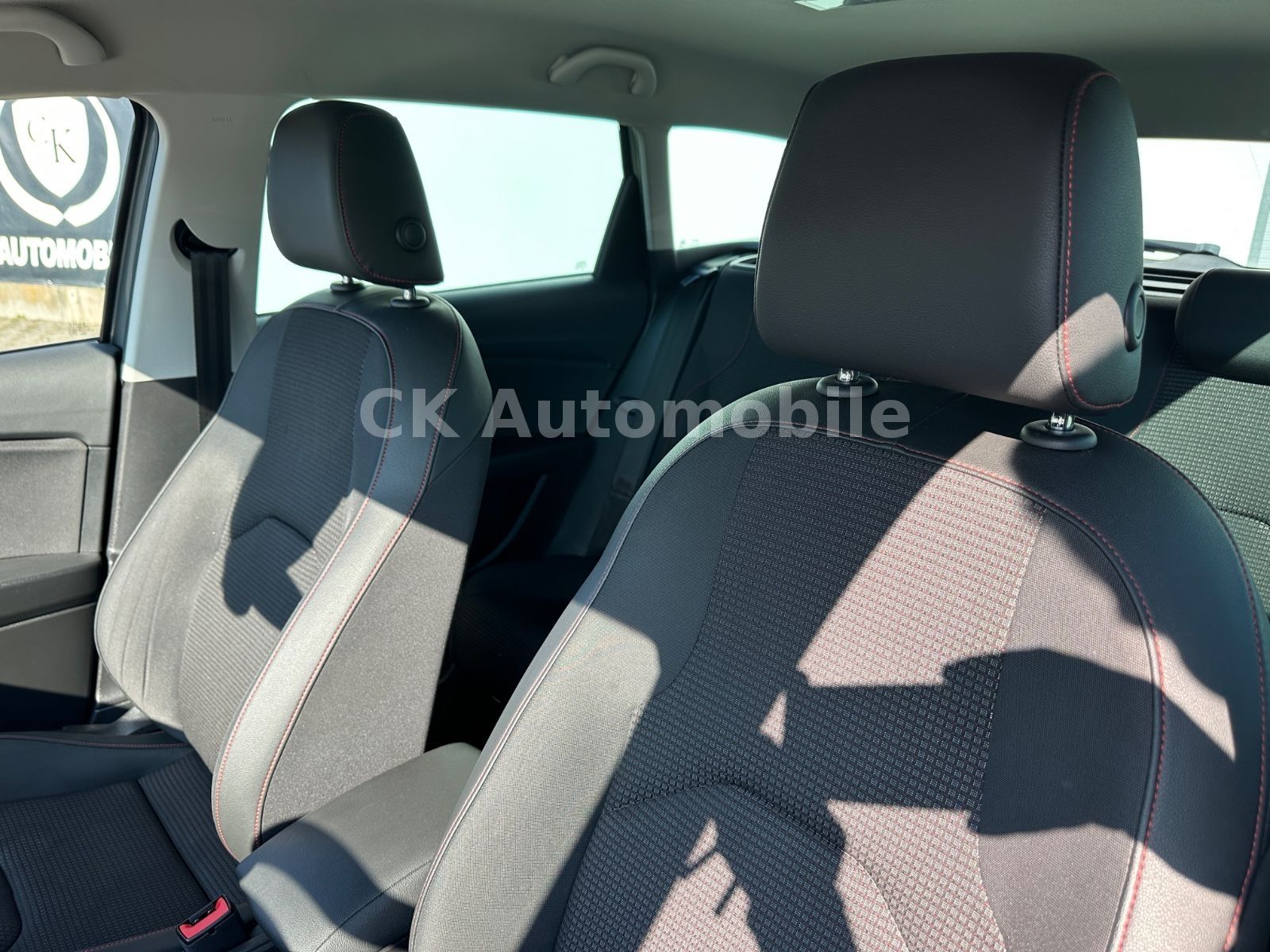 Fahrzeugabbildung SEAT Leon ST 1.5 TSI FR/Navi/Klima/LED/Tempomat/PDC