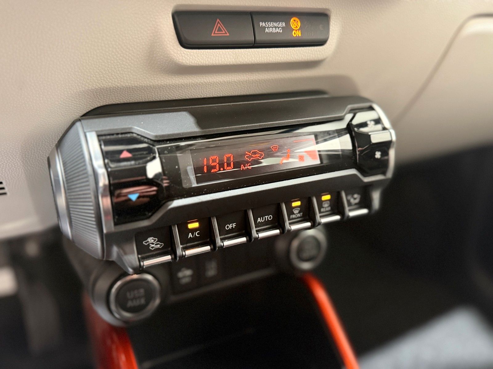 Fahrzeugabbildung Suzuki Ignis Comfort + / NAVI / CAR PLAY / SITZHEIZUNG