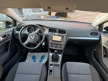 Volkswagen Golf - 9