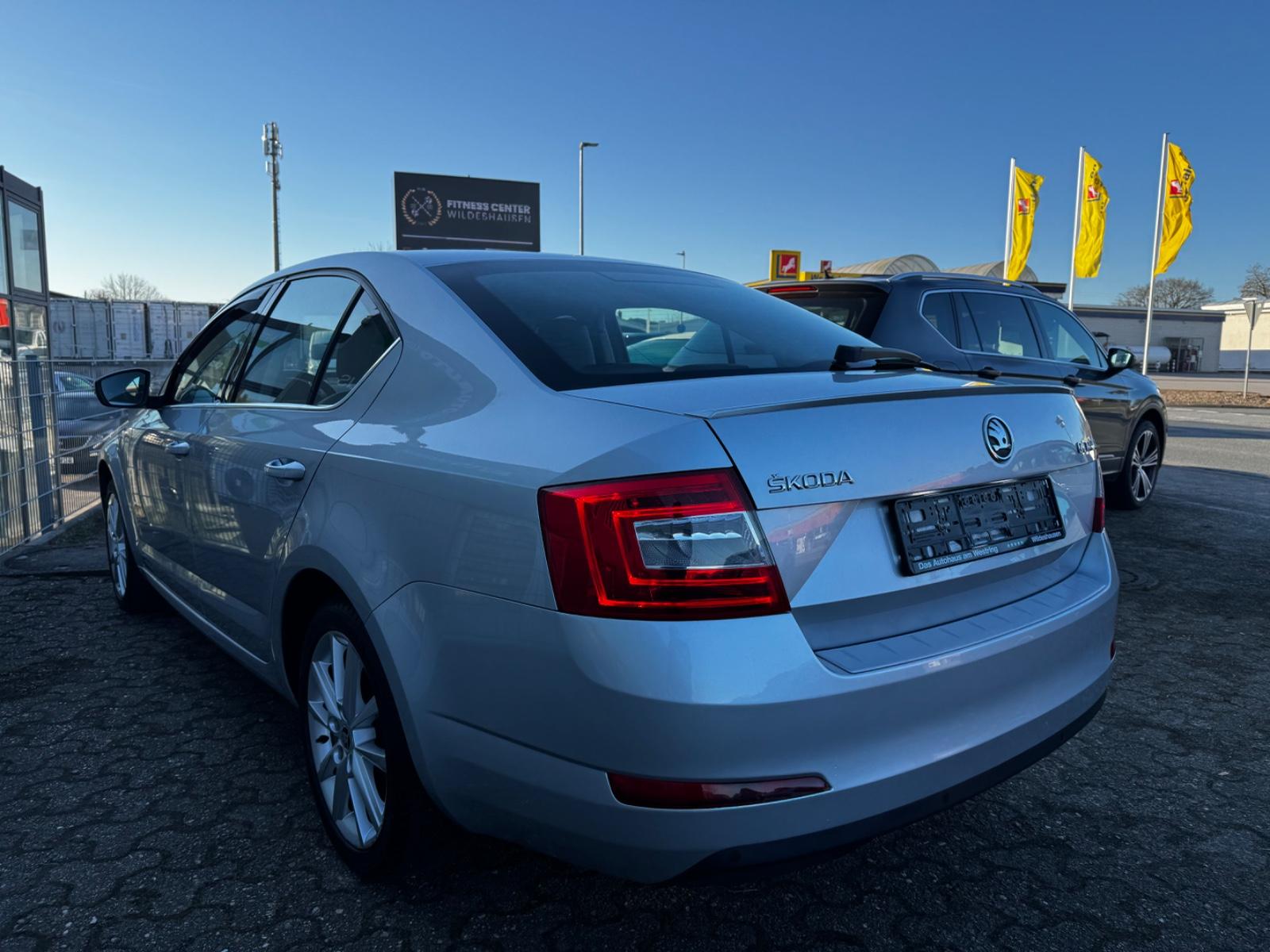 Skoda Octavia Limo 1.8T DSG+XENON+LEDER+DAB+