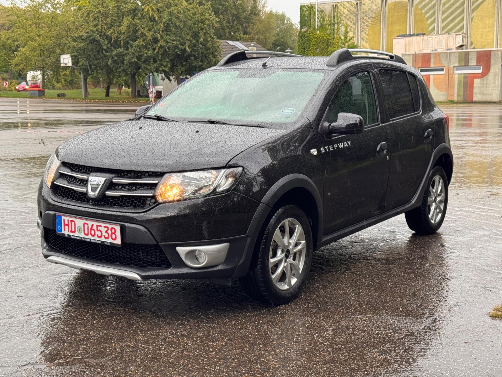 Dacia Sandero 2015 — rear view