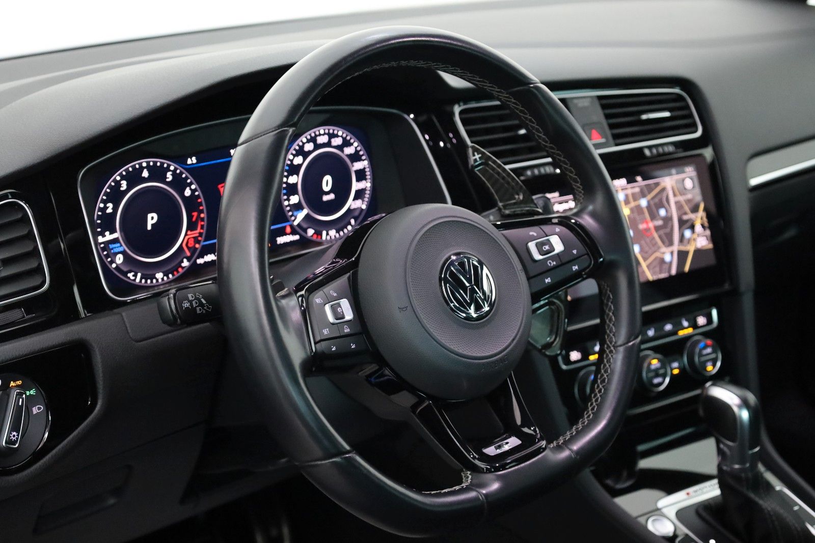 Fahrzeugabbildung Volkswagen Golf VII Lim. R 4M Navi,LED,PDC,Kamera,SH,SR+WR