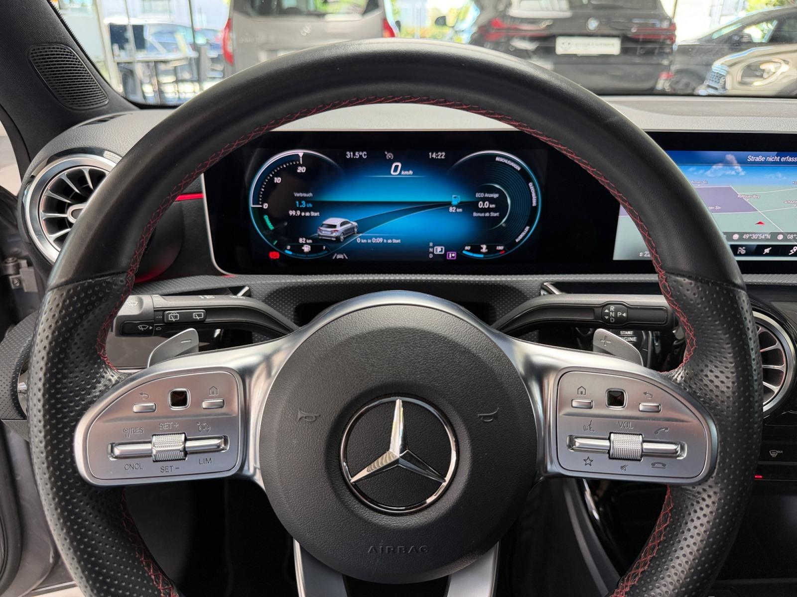 Mercedes-Benz A 220 AMG DCT+MBUX+MULTIBEAM+AKTIVPARK+KAMERA+19