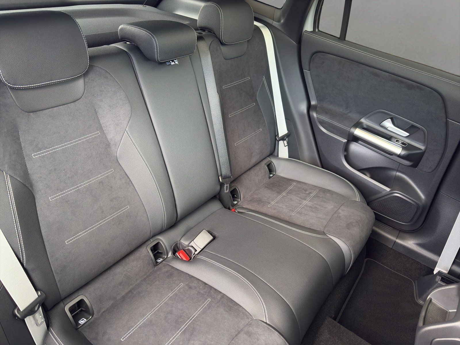 Fahrzeugabbildung Mercedes-Benz GLA 220 4M AMG+ Pano STANDHZG Distro GurtGrau