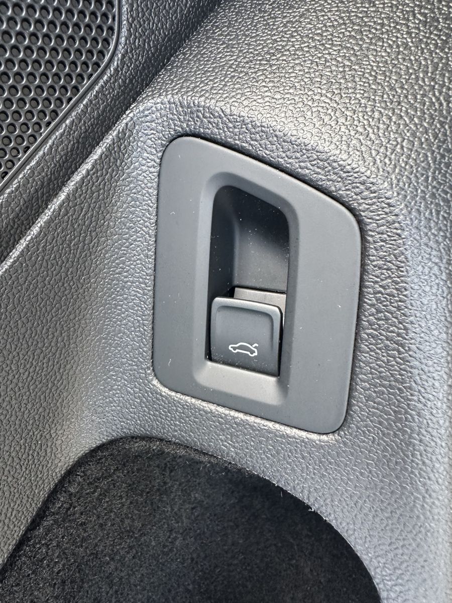 Fahrzeugabbildung Volkswagen Passat Variant 2.0 TDI DSG Business NAV+LED+ACC