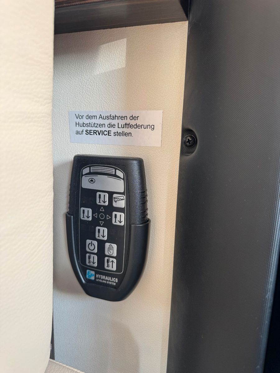 Fahrzeugabbildung Bürstner Elegance I 728G-Hydraulische Stützen-Luftfeder!