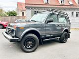 Lada Taiga Urban Plus 4x4/1 HAND/SCHECKHEFT/TÜV - Lada mit Benzin-Antrieb: Limousine