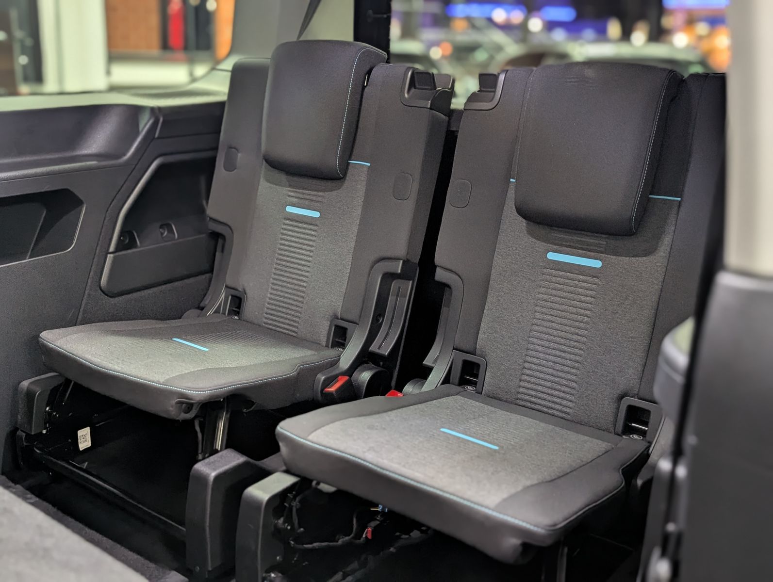 Fahrzeugabbildung Ford Tourneo Connect L2 Active 7-SI Bi-LED PANO AHK K