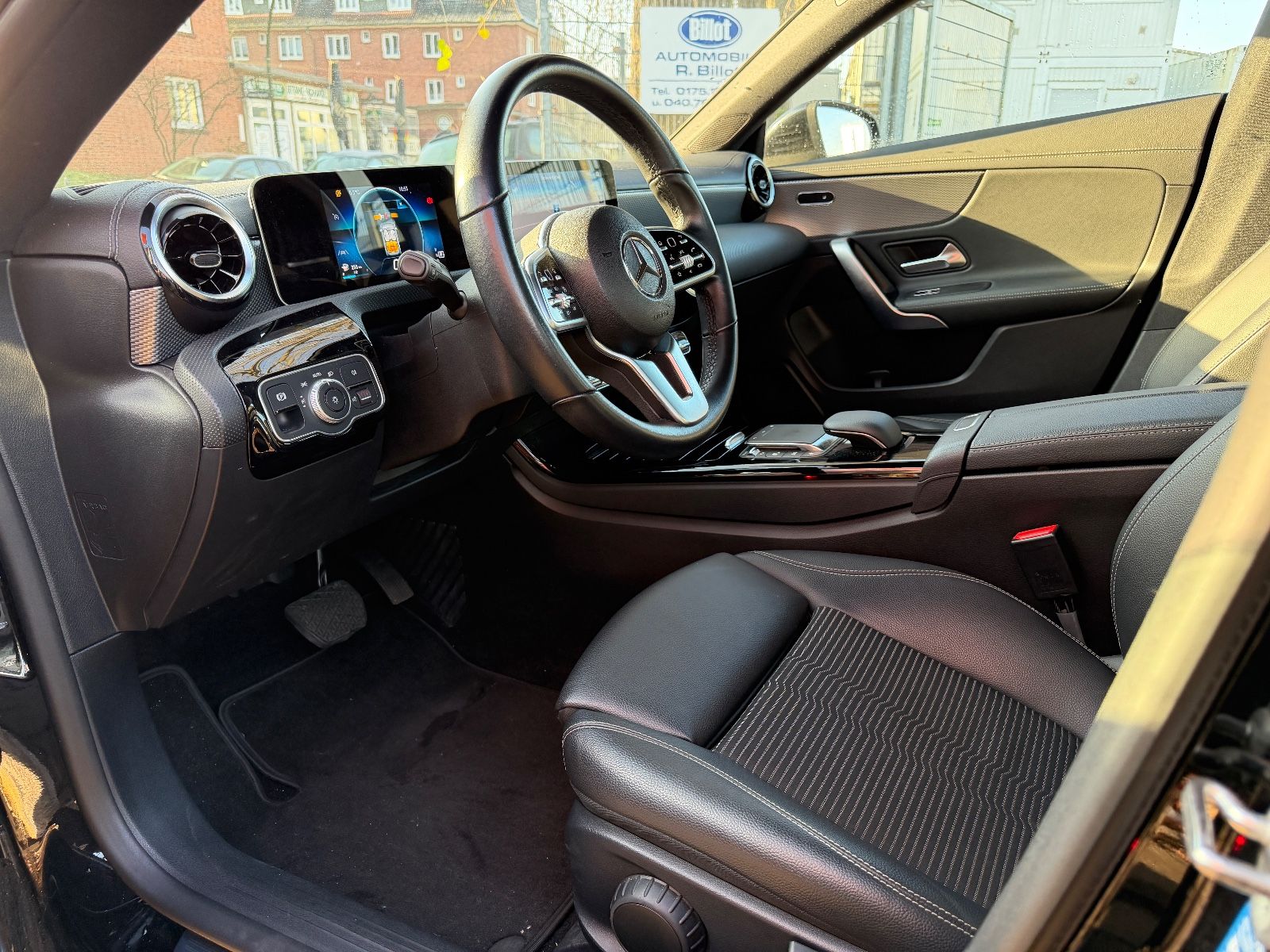 Fahrzeugabbildung Mercedes-Benz CLA 200 LED*AHK*KAMERA*TEMPO*NAVI*WIDESCREEN