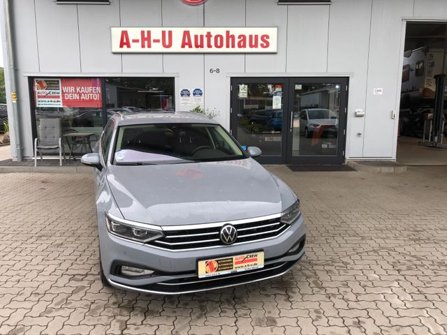 VW Passat Variant Elegance