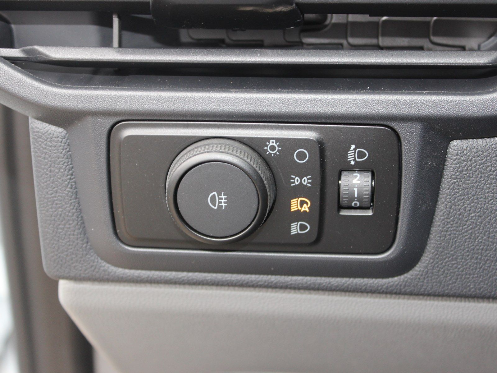 Fahrzeugabbildung Ford Transit Custom 320 L2 Trend Doppelkabine FWD