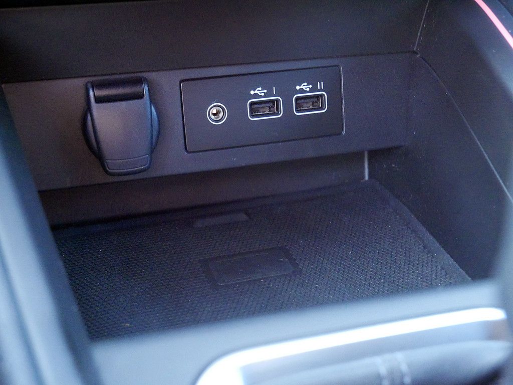 Fahrzeugabbildung Renault Clio Techno TCe 90 KLIMA PDC SHZ KAMERA NAVI LED