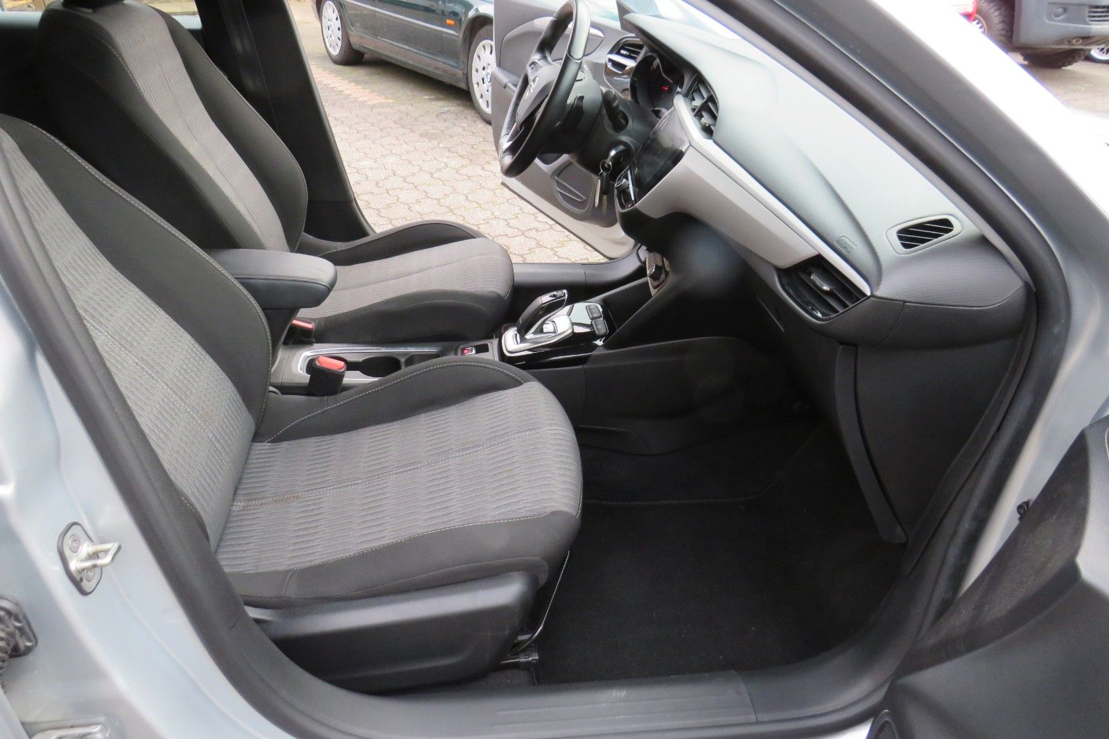 Fahrzeugabbildung Opel Corsa F Edition AUTOMATIK NAVI SITZH. PDC 1.HD