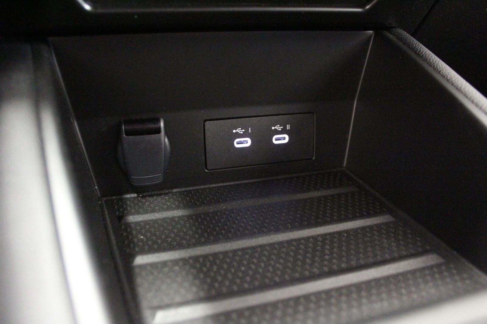 Fahrzeugabbildung Renault Captur Mild Hybrid 160 EDC Techno *Ganzjahresrei