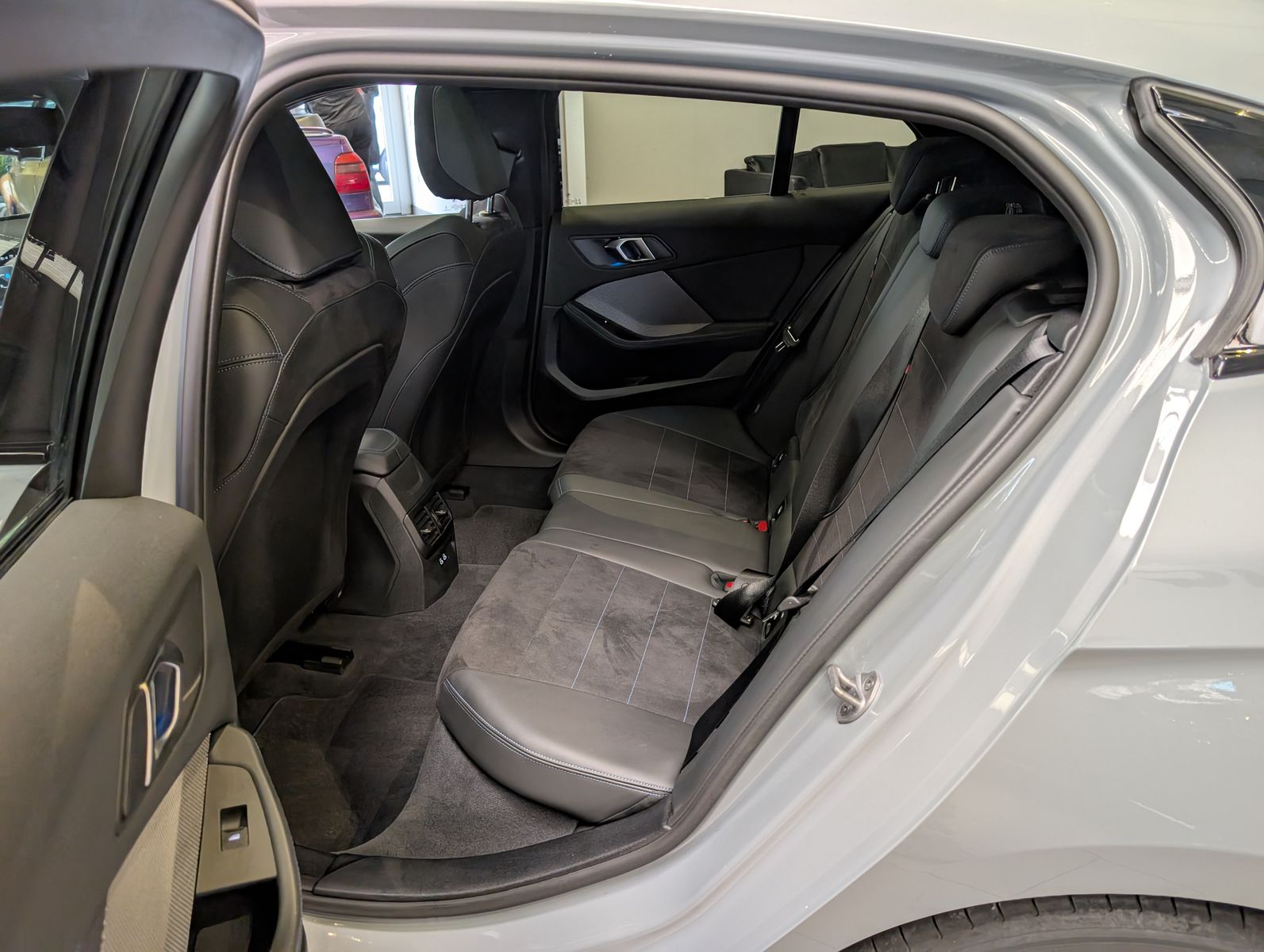 Fahrzeugabbildung BMW 123 i xDrive M-Sport Massag H/K Kamera Pano AHK