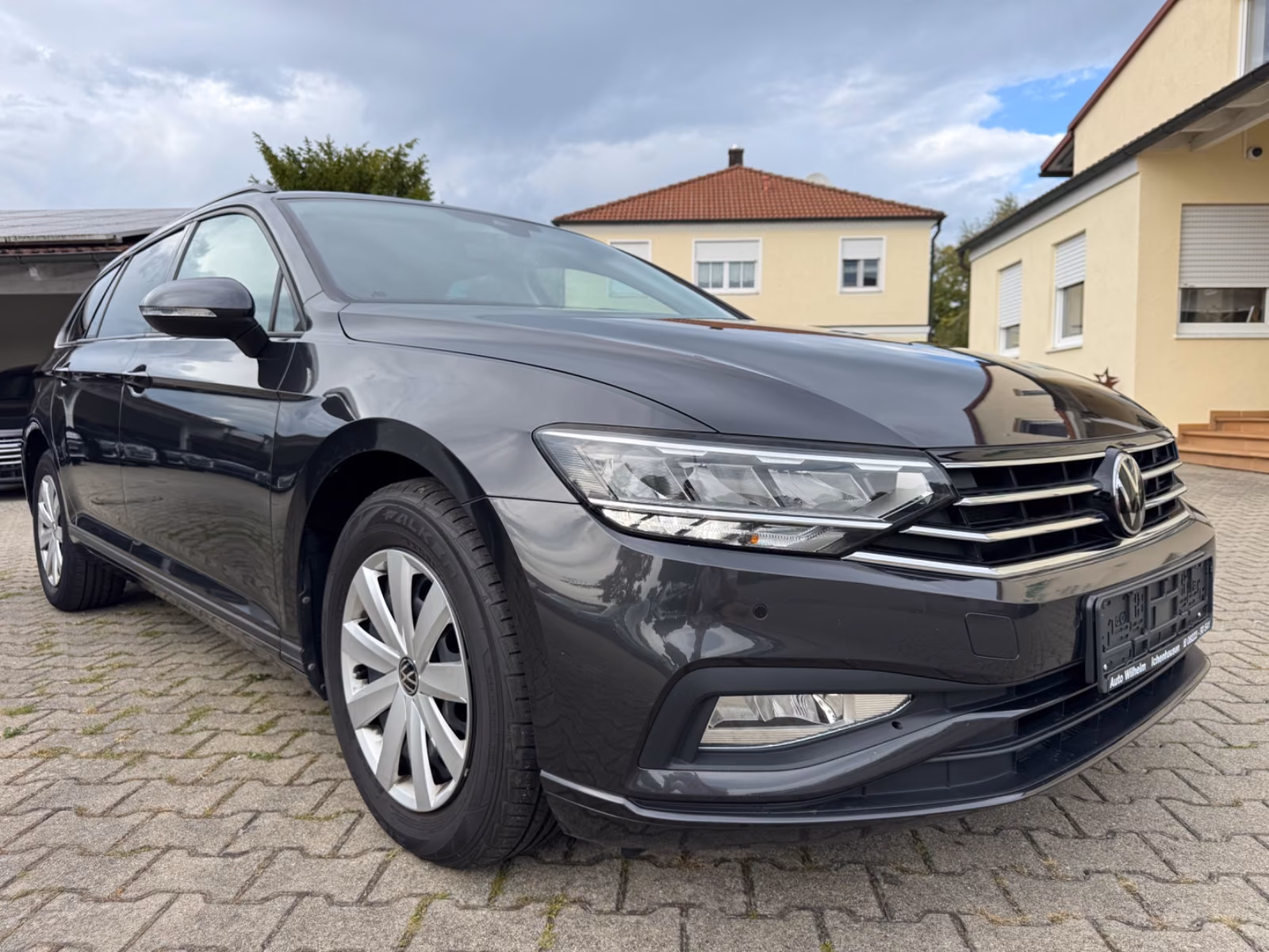 Volkswagen Passat Var 2.0TDI AHK ACC Kamera LED VZE Recaro