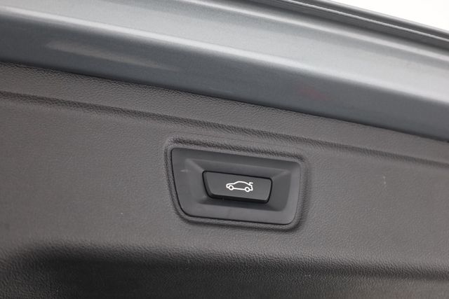 BMW 330, 2022 — 30